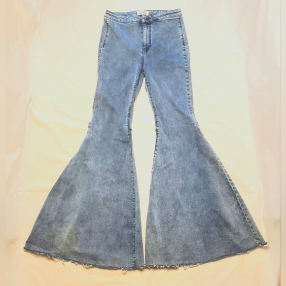 We The Free People Just Float On Flare Jeans Jerico Blue Women's Size 28 Raw Hem